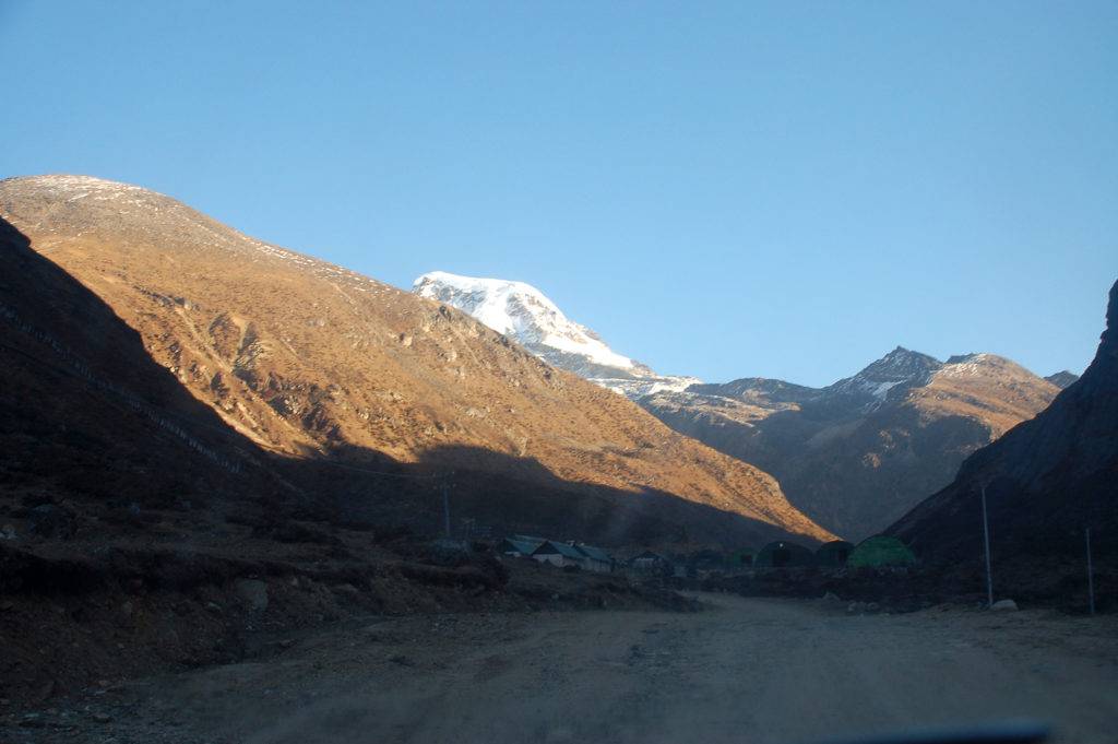 Morning sunlight on Thangu Valley